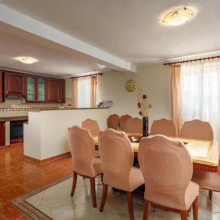 Pool Divina Villa Šišan