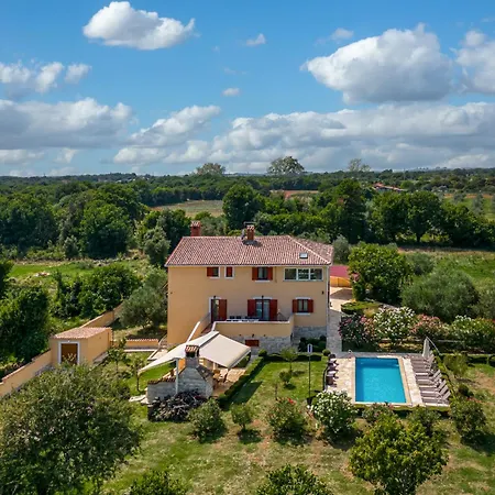 Villa Pool Divina Šišan