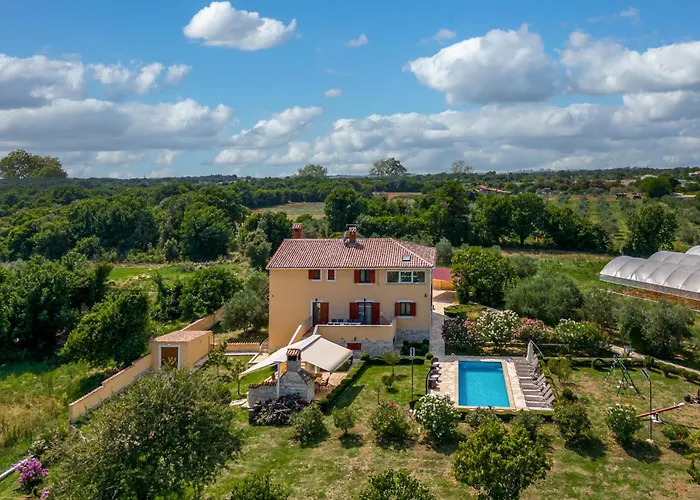 Villa Pool Divina Šišan